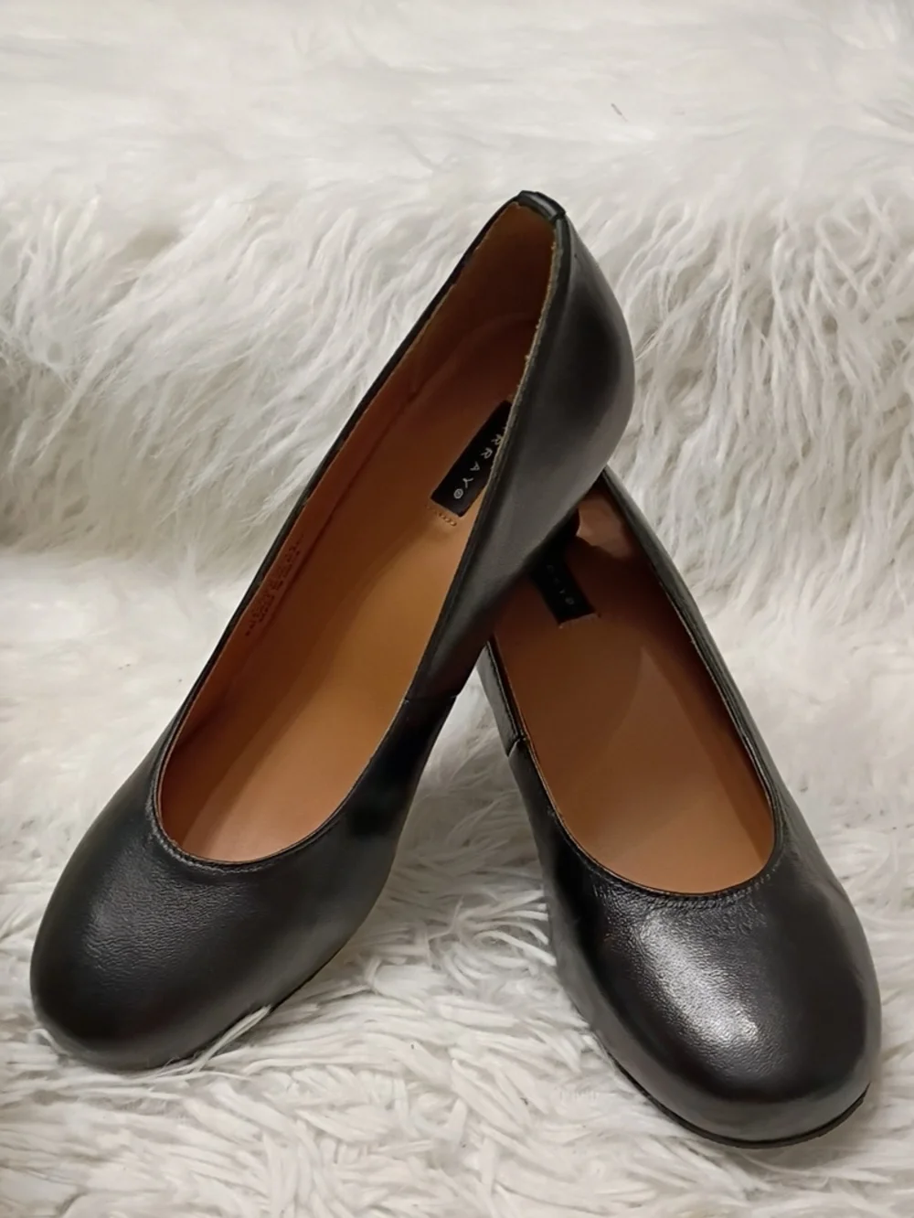 New ARRAY Flatter Black Leather Low Kitten Heel Pump 6M